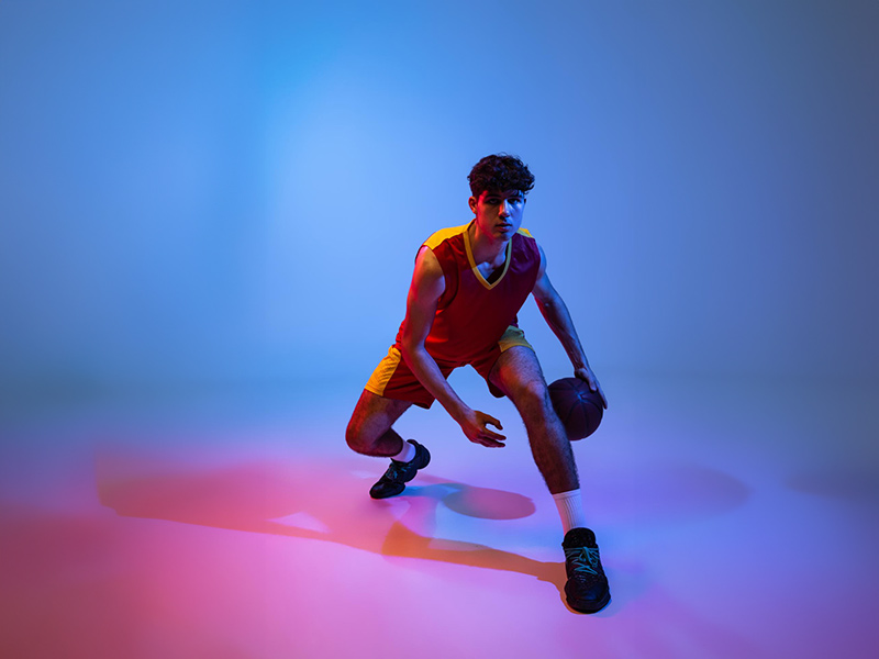 啊美媒曾建议：湖人可尝试打包里夫斯，交易来杰伦格林！